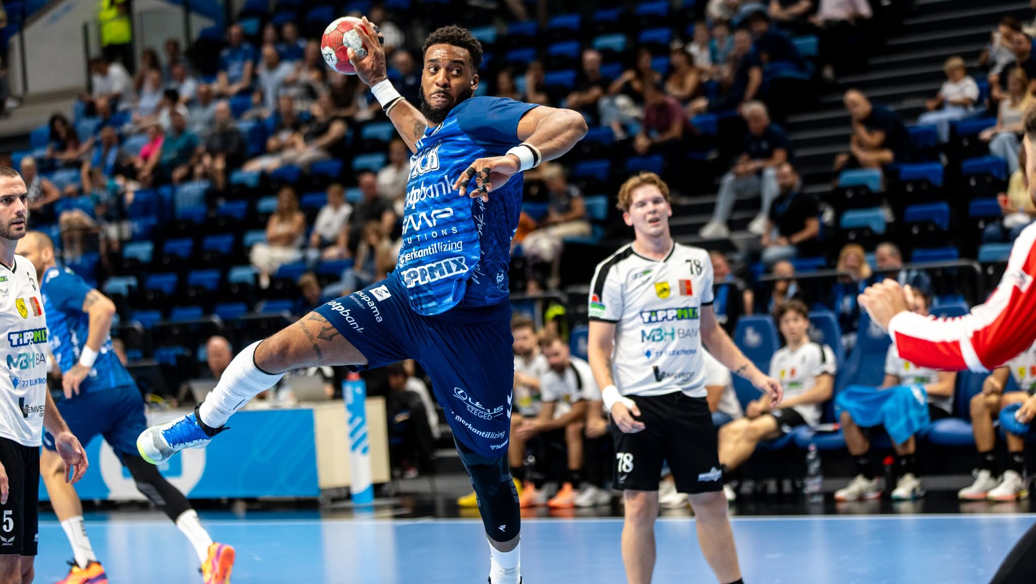 Két nehéz meccs vár a Pick Szeged csapatára. Két nehéz meccs vár a Pick Szeged csapatára.