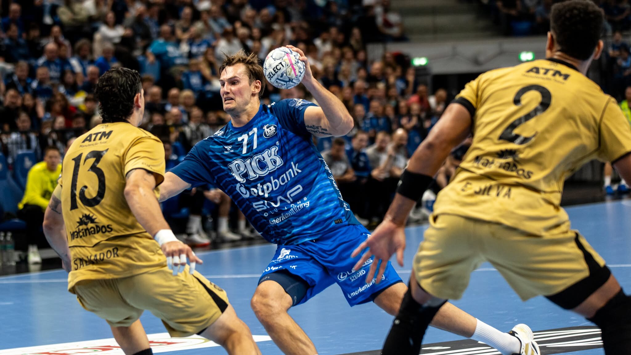 Sűrű októberben a Pick Szeged. Sűrű októberben a Pick Szeged.